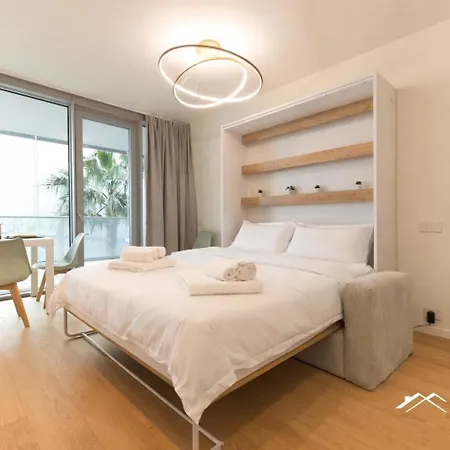 Waterfront Lux| Studio|a/c|parking|gym|wifi By Tilo Daire Cenova